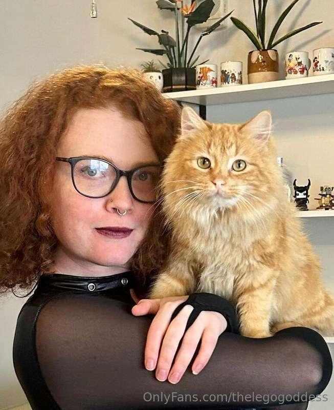 isn't my pussy so pretty? 😆