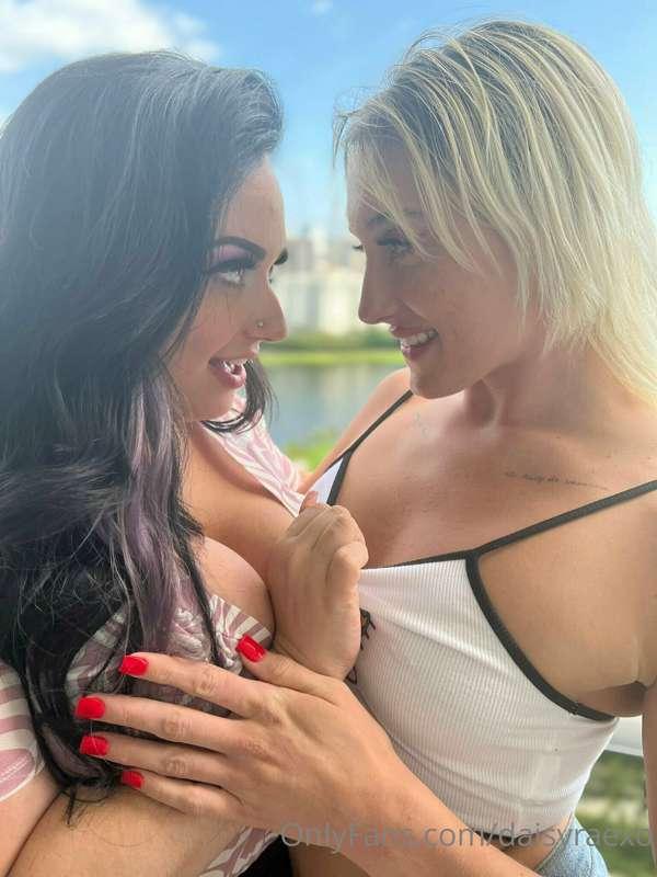 sharing @hotsauce_pov’s cock with @genesiskiss was so hot 😍🤤..