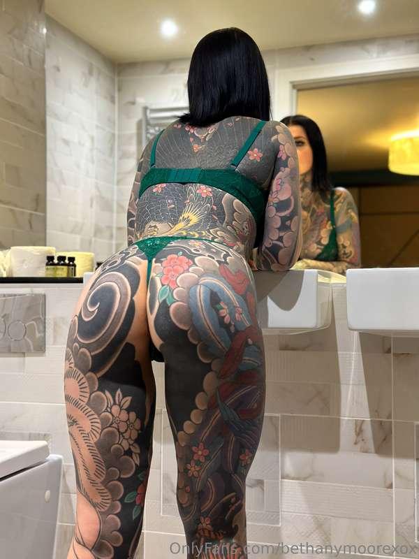 Which hole would you fuck first?😋