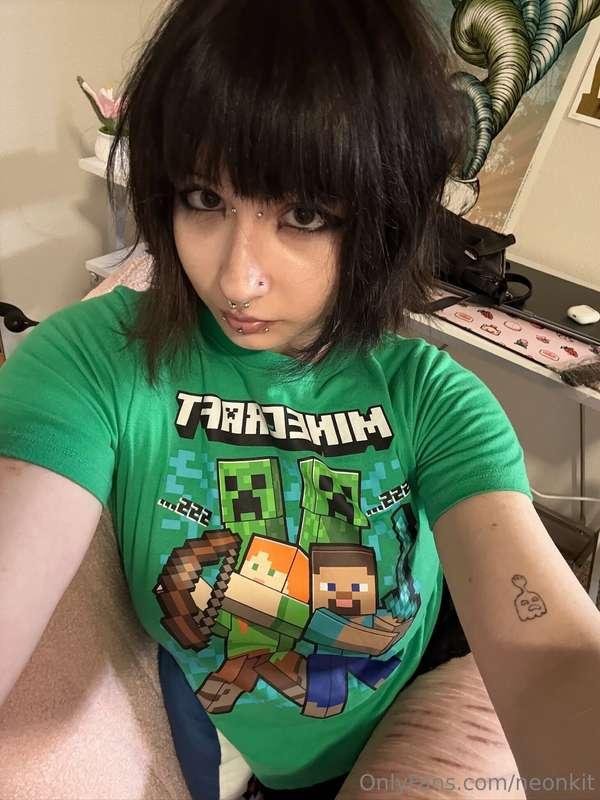 Who likes my Minecraft shirt? 🐸
