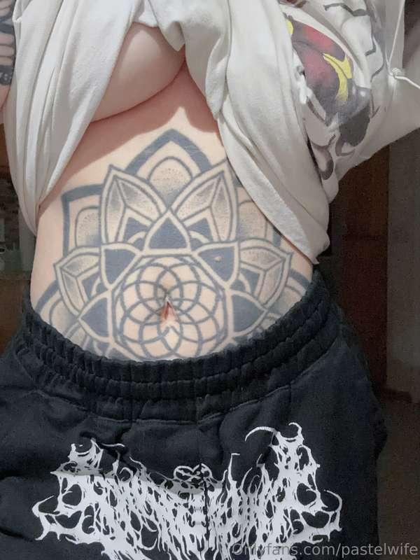 more tummy (and underboob) because ily