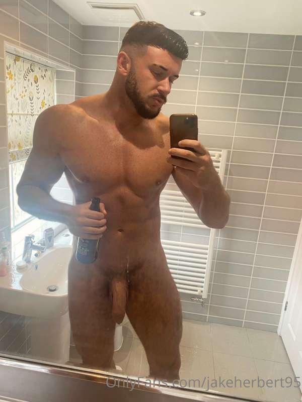 Who else gets more horny when they’ve been drinking 🍸😈