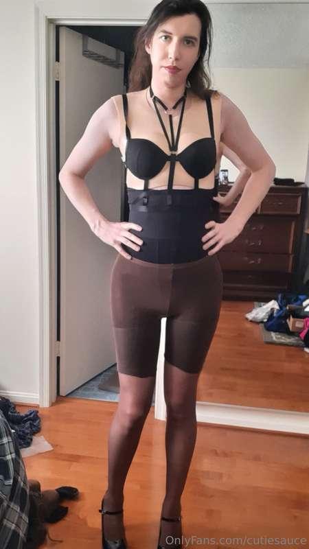 A little peak of what I have to wear for body shaping: fake ..