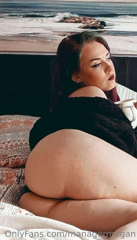 Good morning, happy hump day 😘 

want more? Check out the fu..