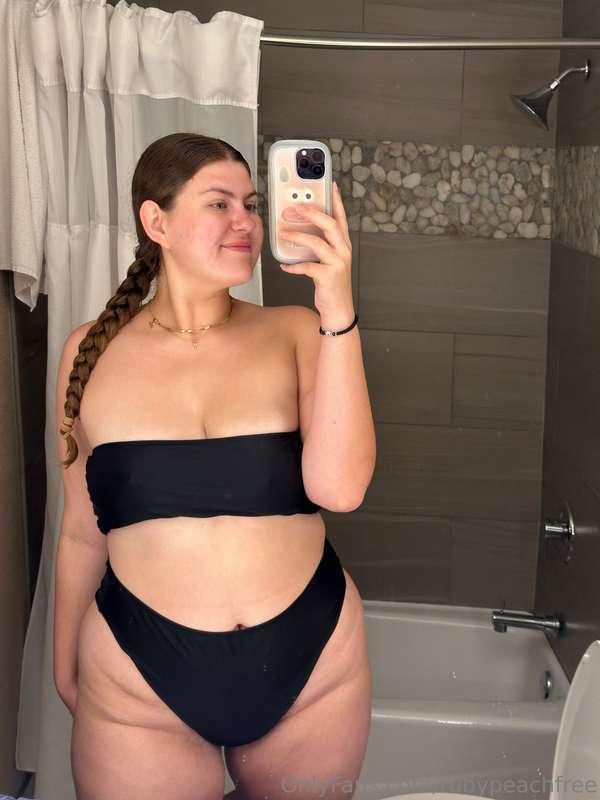 ready for the pool 😗😗