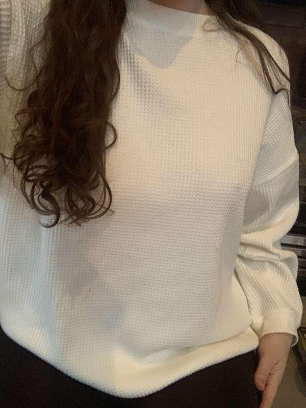 Living in leggings and sweaters lately 💗