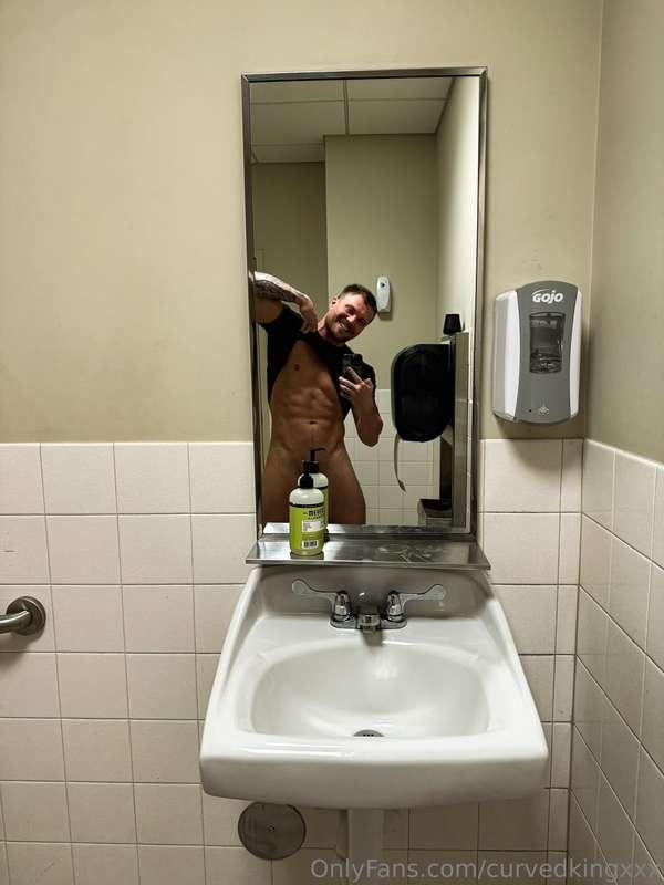 In the bank bathroom making a second deposit 💸 💦 😘 