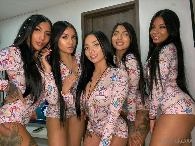 Me and my girls are having so much fun tonight 😈 
@tatiscolu..