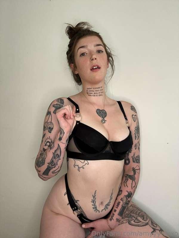 I love being watched while I wank 😈 let me put a show on for..