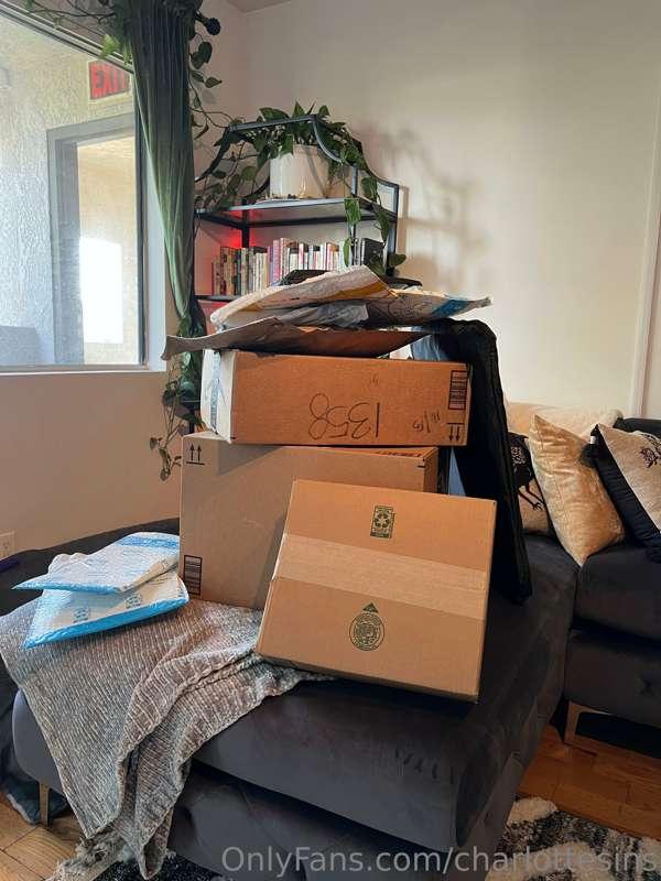 This is just some of the packages I received from y’all!!

🥰..