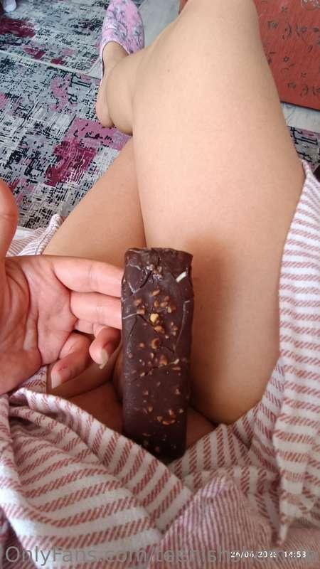 Do you like licking and sucking ice-cream?  😛 Dondurma yalay..
