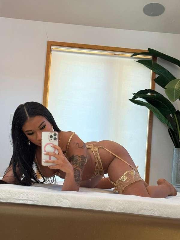 Birthday specials in my DMS all night 💦