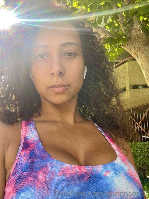 sunshine just makes me feel sooooo good
