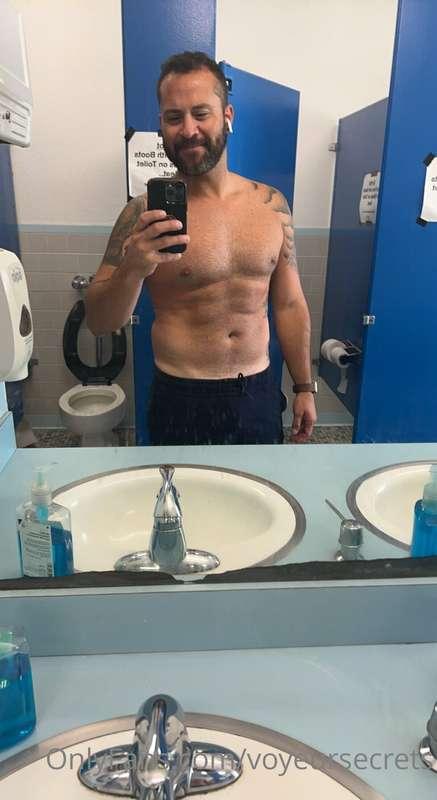 Workout ✅ ugh I need to get in better shape. 😂 Give me a cou..