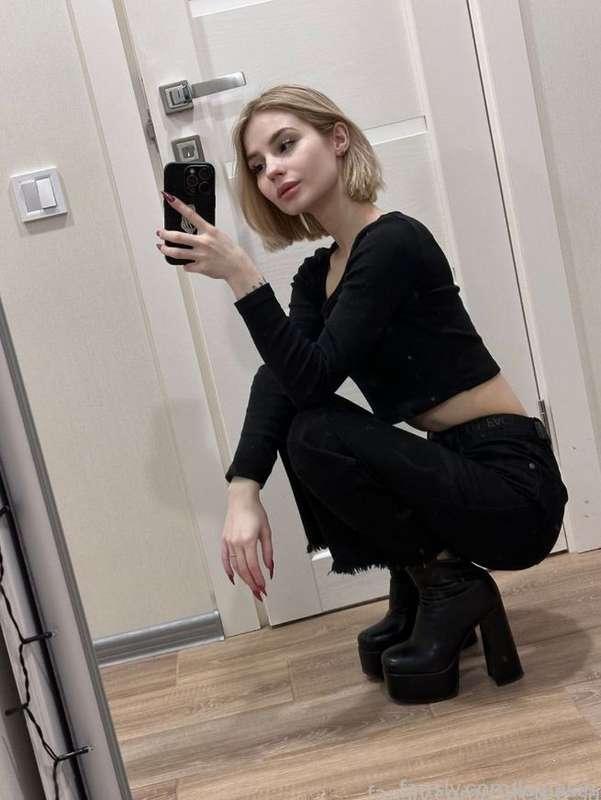are you ready to cum on my beautiful body?



#fansly #blonde #contentcreator #sexy #model  #fanslymodel #altgirl  #naughty #hot #fyp #sexy #pawg #petite