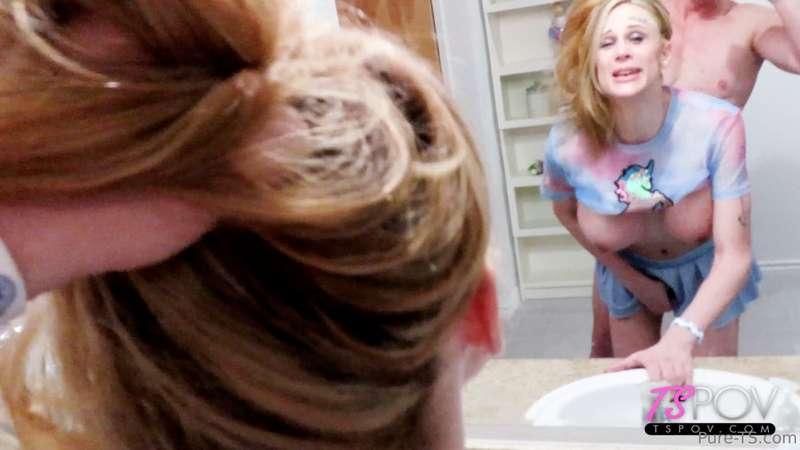 super busty trans amazon @aphroditeadams is a true nympho an..