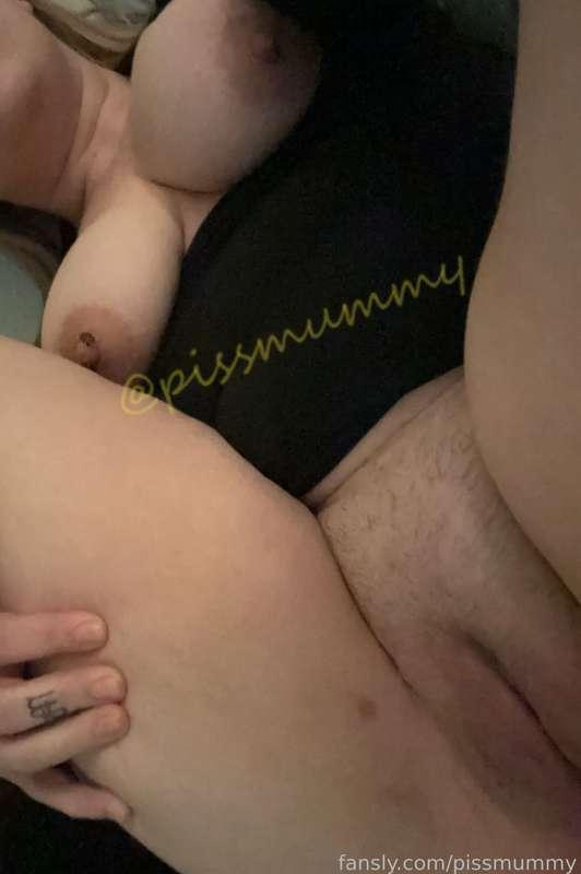 pissmummy image #1