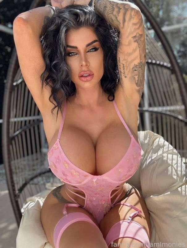 Do you like me in pink?

#fyp #pink #lingerie #outside #lmonies 