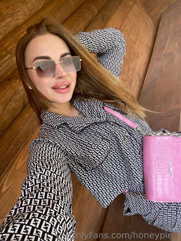 Bright details to brighten up even the most ordinary day! 💕👜..