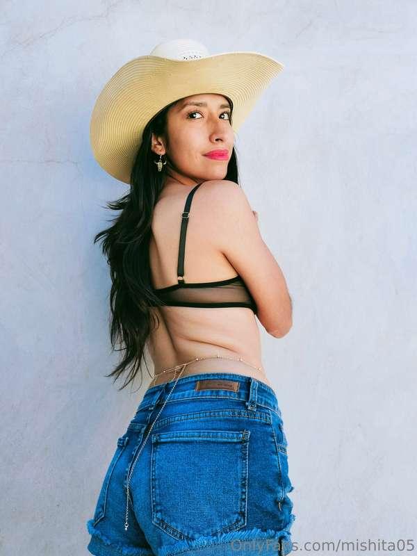 I want to be your favorite Mexican girl 🌵😈 🌵