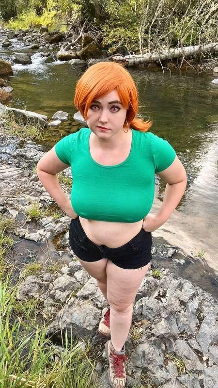 Thiccy Vicky in the Outdoors  You got your wish. She’s all a..