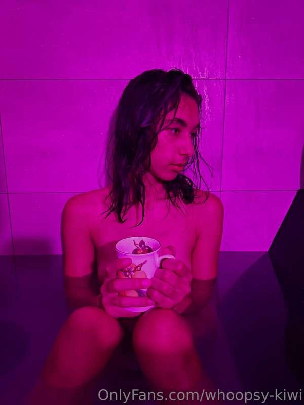 Hey baby doll come bath w me? 💦💦