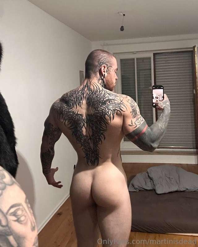 Today on the menu for you: a lot of cakeeeee 🖤 