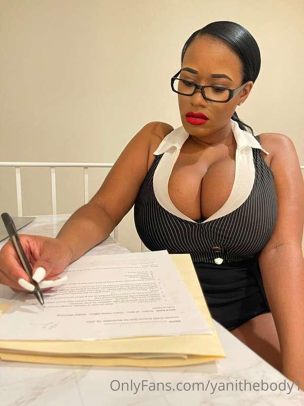 Sexy secretary hard at work💗💗