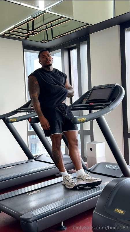 Just warming up… but the view’s already getting hotSome swea..