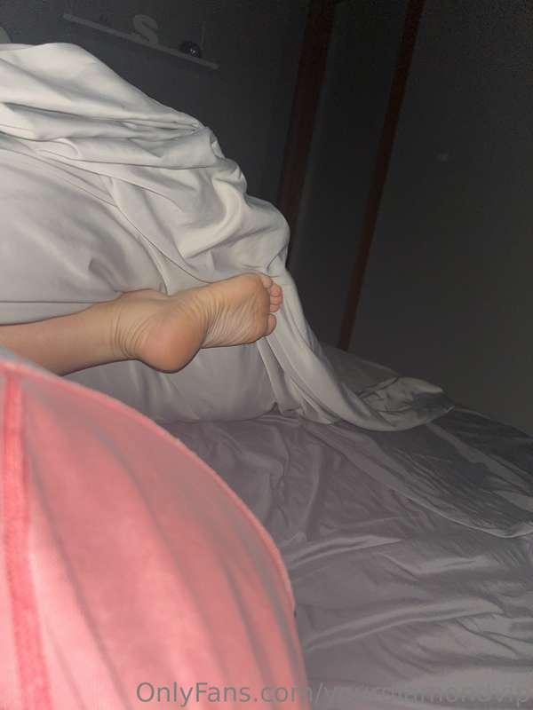 Photos and videos from my blankets..💦😋
—
Foto e video dalle ..