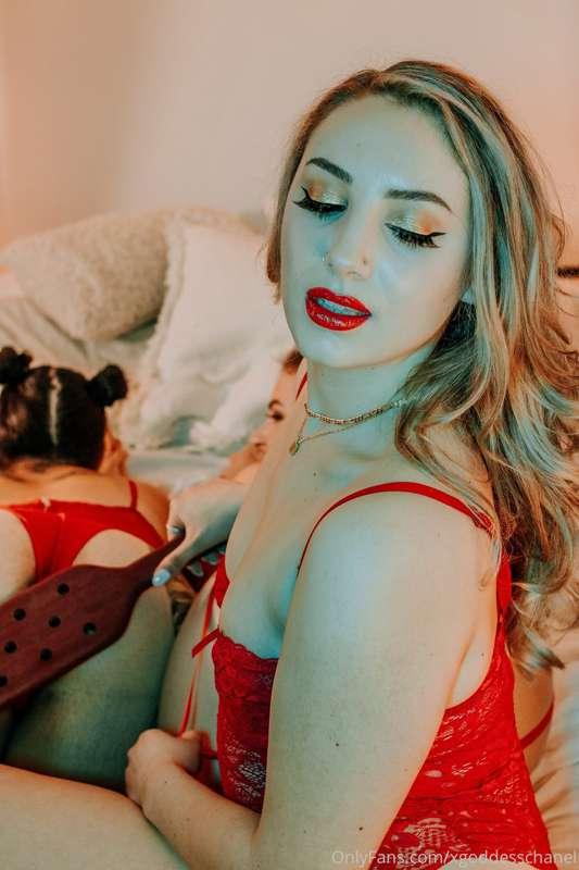 Merry Christmas Eve, sweet subbies ! ❤️

These filthy sluts ..