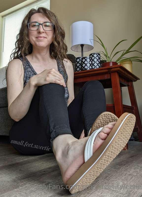 small.feet.sweetie image #0