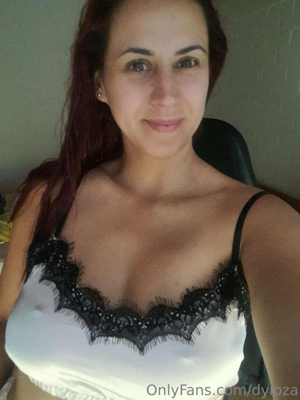 Saliendo de la ducha😊😊, ya me siento un poco mejor.
Mañana l..