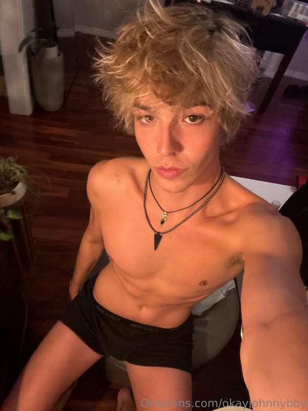 HAPPY FRIDAY 😚 going to be super active this weekend message..