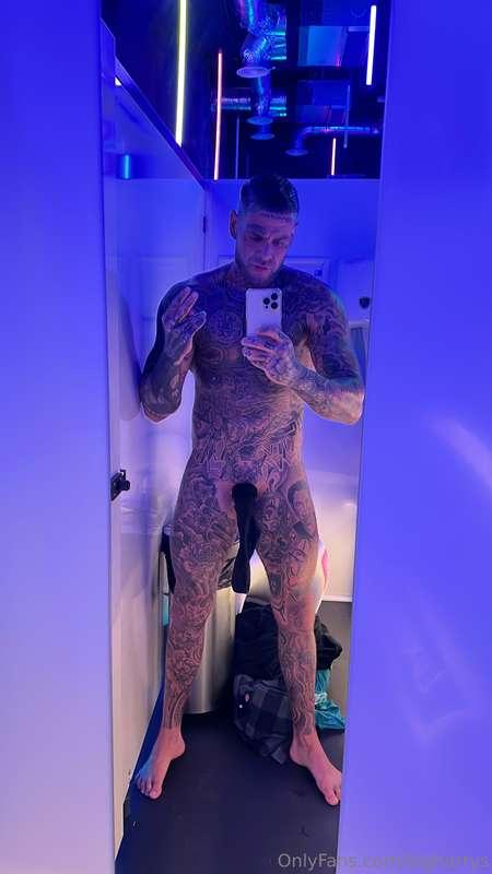 Sun bed time.. who’s joining daddy? 😈😈