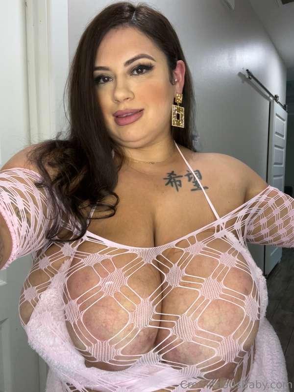 Buenos días bebé 😘Getting back to DMs today 😘