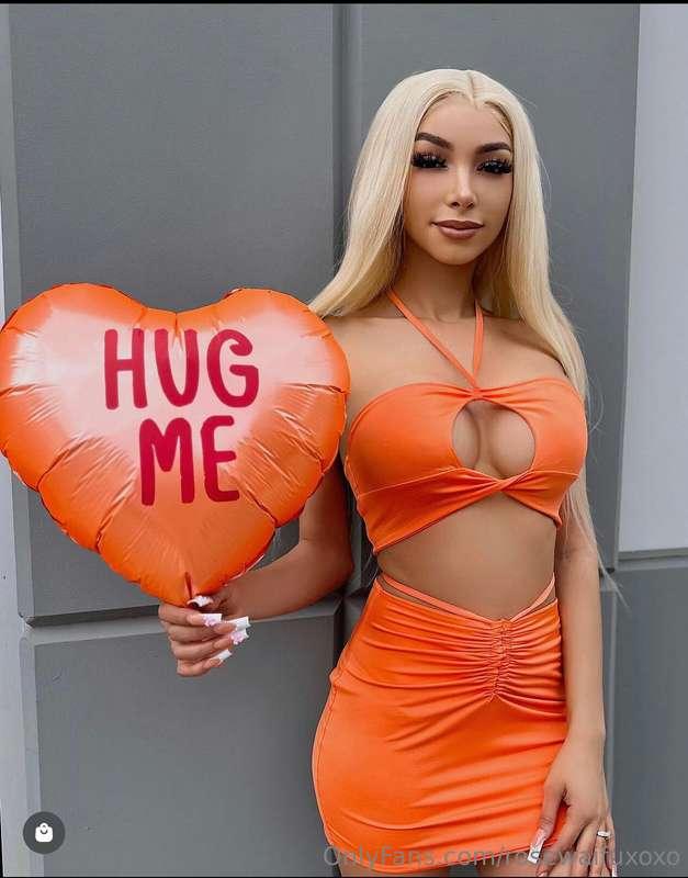 Would you hug me ? ☺️🍑🧡