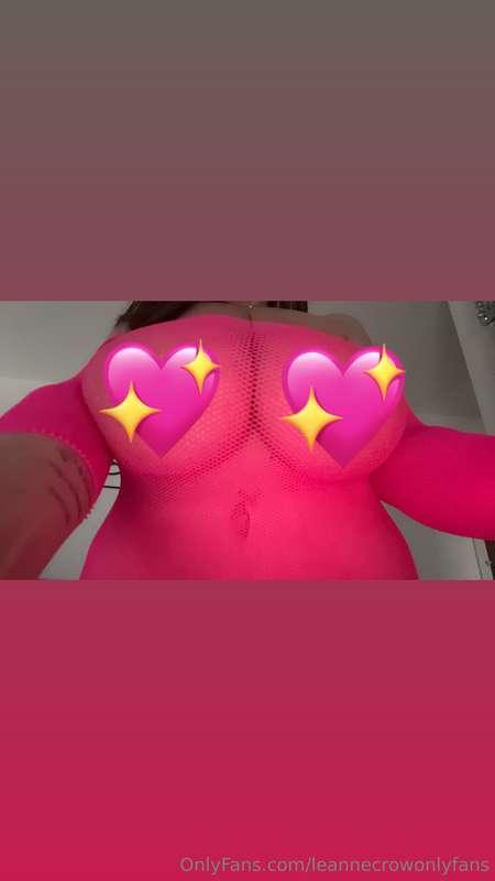 Come say hi 🤭 @leannecrow 