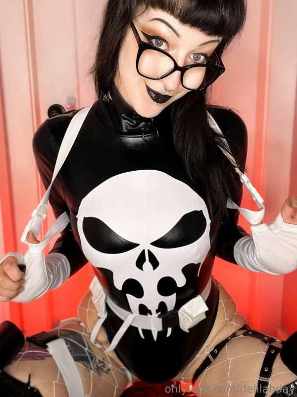 Did someone call for the Punisher? 💋💀🖤
