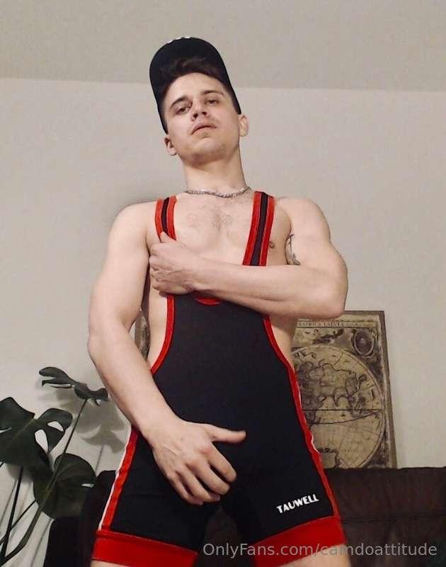 Y’alright fellas 😈😜 fancy a wrestle?