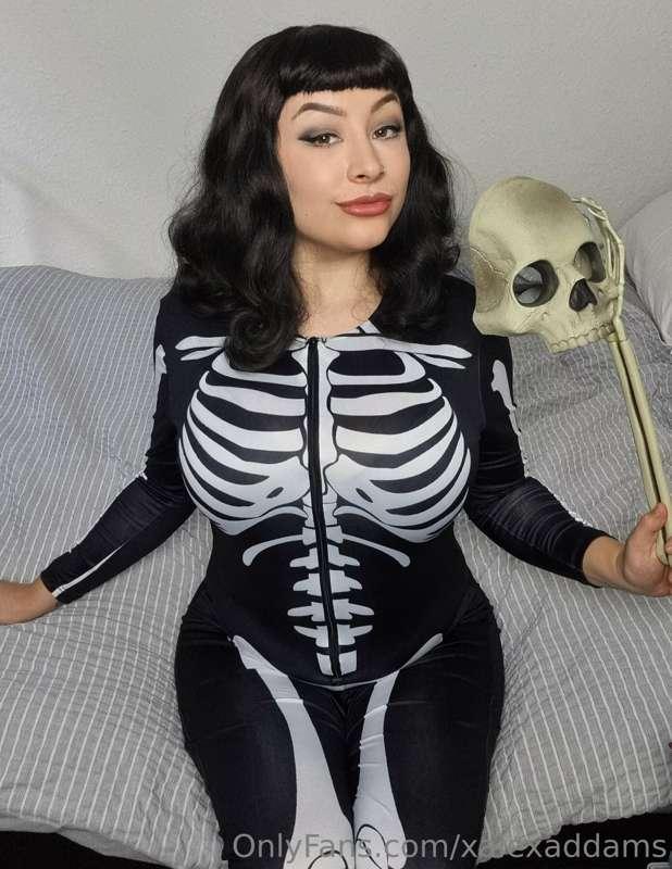 u ever think about how ur skeleton is always wet..💀💕