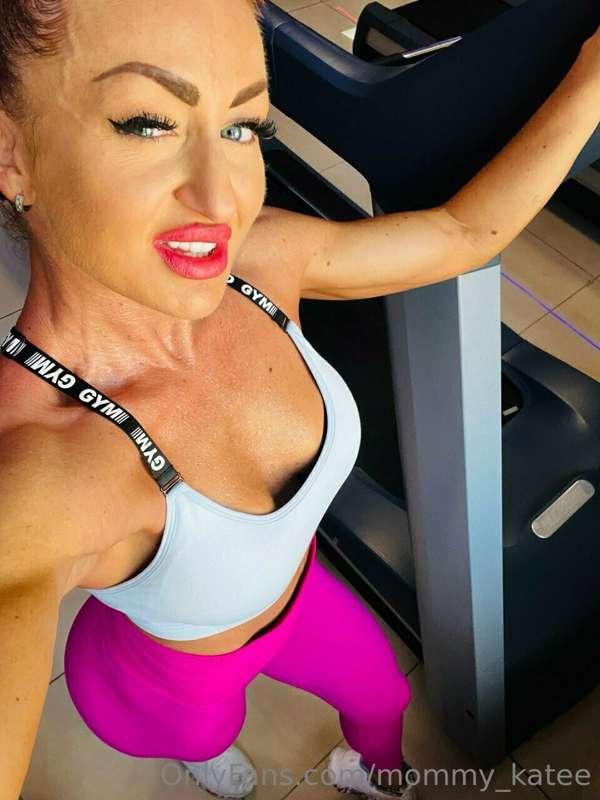 I like to work out to keep my body perfect. 😋😋😅