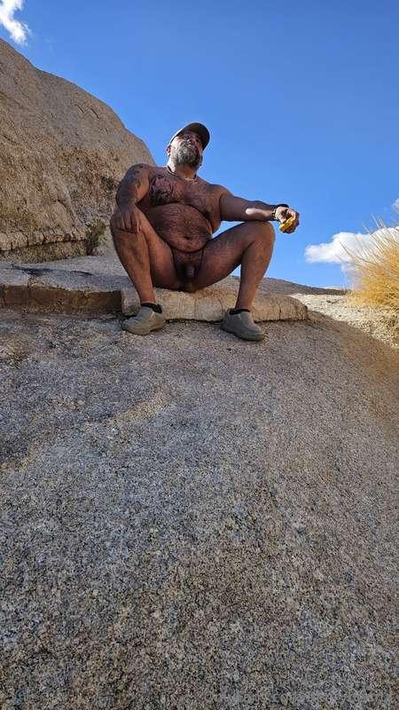 Relajado entre las rocas 🪨 