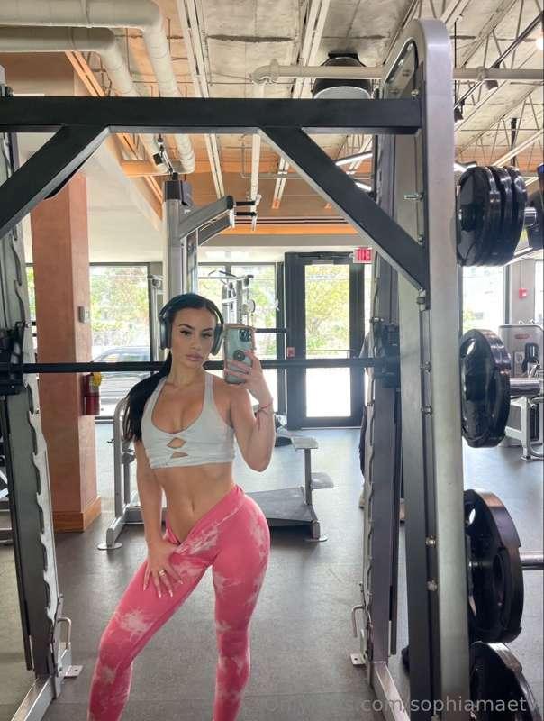 Leg day complete ✅ Come talk to me on VIP page 😋😍 link in my..