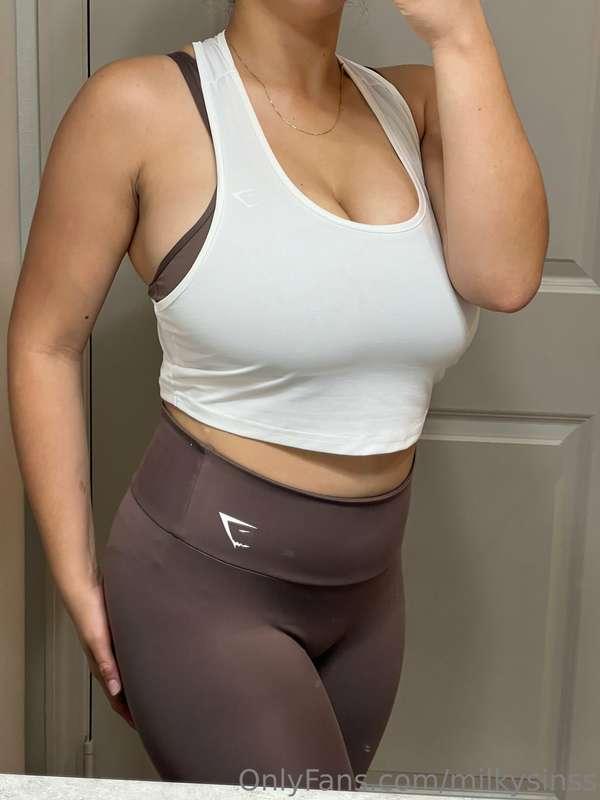 Post workout 💪 💪 this body is getting strongg …. 😈
