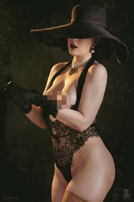 PLEASE READ: This LADY D SET is from JUNE.
Pro & self shot. ..