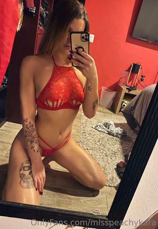 My favorite lingerie set 🍒 want to see it on the floor? 😈