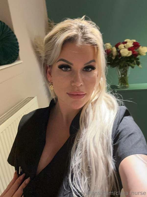 Hast du schon Feierabend? 😇 Kommst du zu mir und schreibst m..