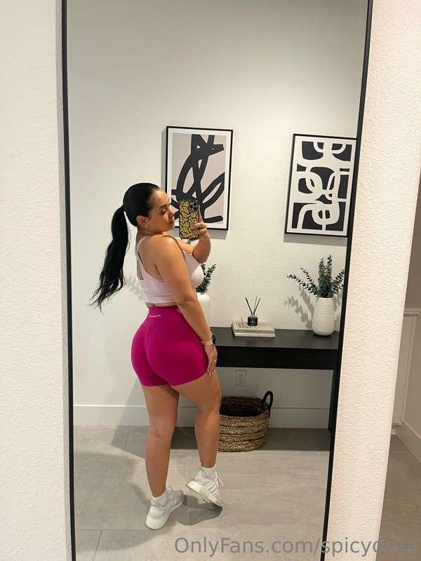 getting my booty juicy and plump for you 🤪