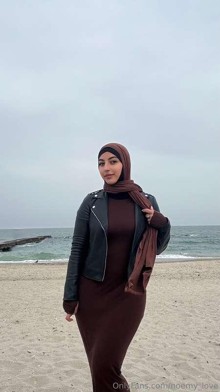 😍Walking along the seashore is magic 😘 The fresh air fills y..